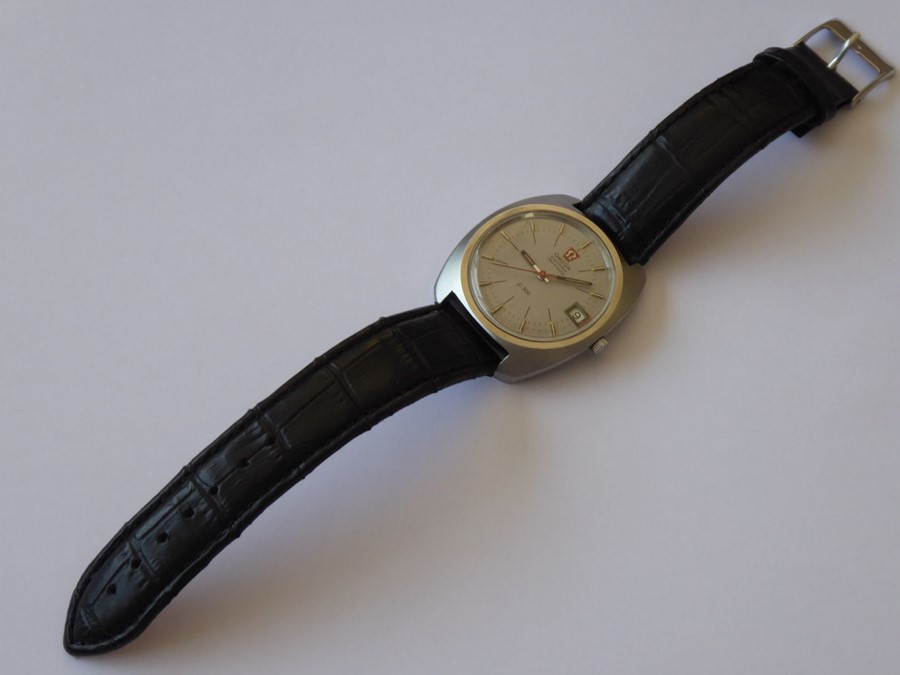 A gentleman's Omega Electronic Chronometer f 300 steel-cased wristwatch; grey signed dial with baton - Image 5 of 5