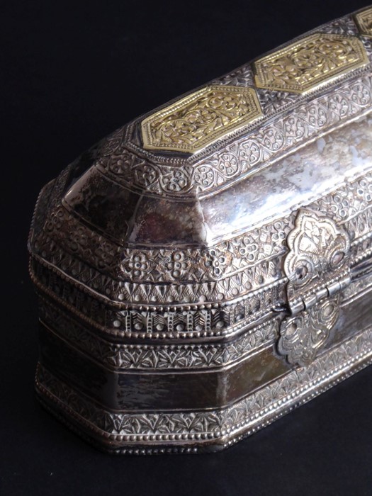 A heavy Eastern white-metal box of octagonal form with straight sides; the top of the hinged lid set - Image 3 of 8