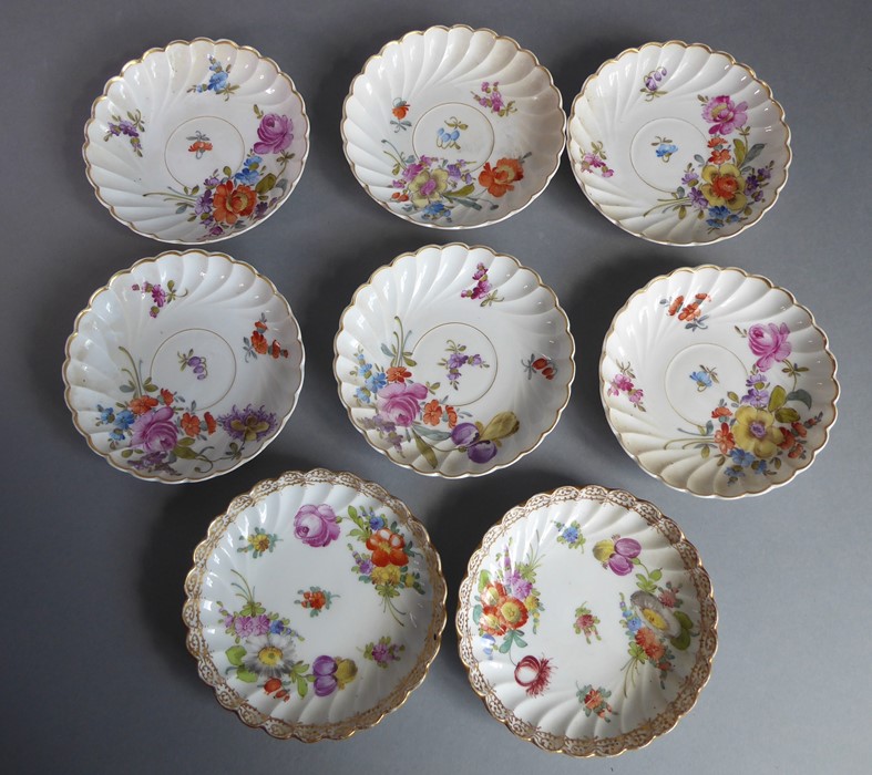 A selection of ceramics to include a shell-shaped bowl hand-decorated with floral sprays, Dresden - Image 29 of 33