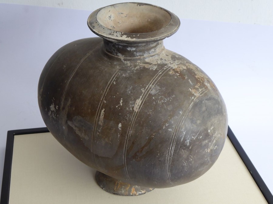 A Chinese Han Dynasty (206 BC - AD 220) incised cocoon jar. Grey, flared circular neck with - Image 3 of 10