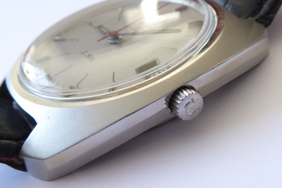 A gentleman's Omega Electronic Chronometer f 300 steel-cased wristwatch; grey signed dial with baton - Image 2 of 5