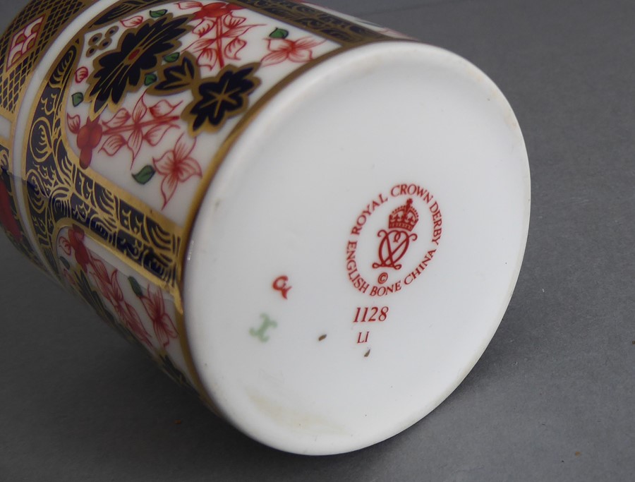 A selection of fine Royal Crown Derby porcelain; each hand-gilded and decorated in the Imari palette - Image 20 of 21
