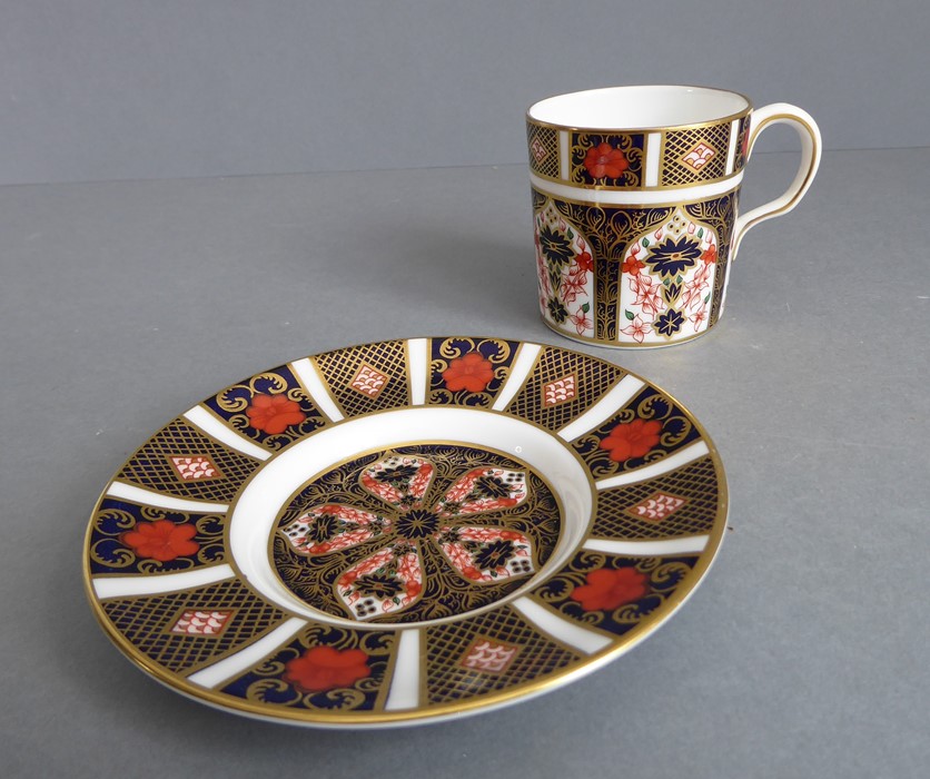 A selection of fine Royal Crown Derby porcelain; each hand-gilded and decorated in the Imari palette - Image 16 of 21