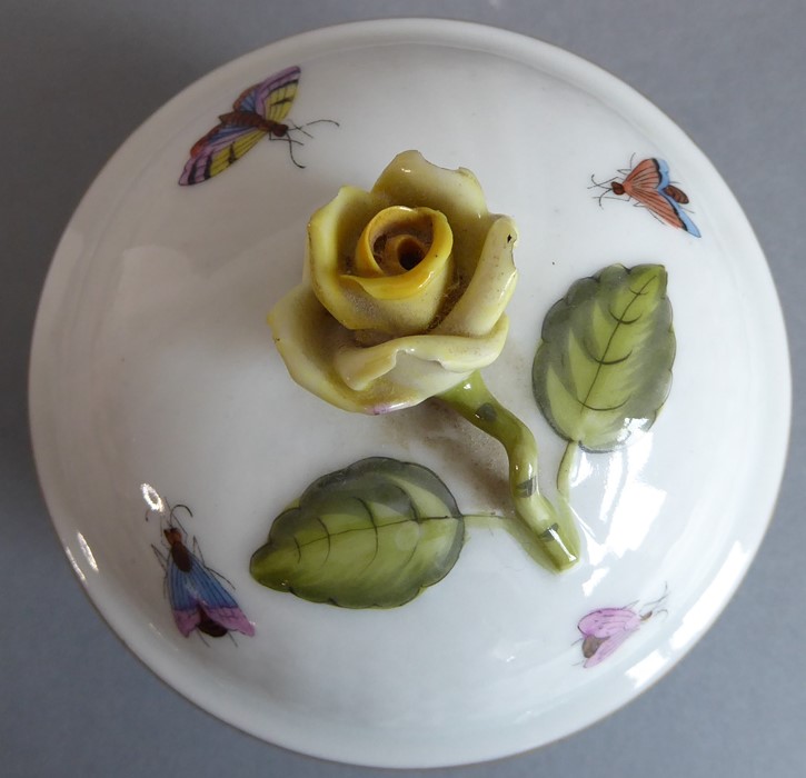 A selection of ceramics to include a shell-shaped bowl hand-decorated with floral sprays, Dresden - Image 14 of 33