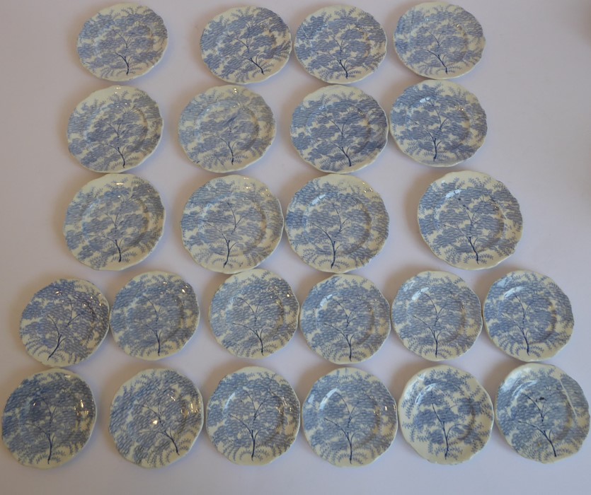 A large collection of 19th century blue and white miniature dolls' house china; to include lidded - Image 7 of 13