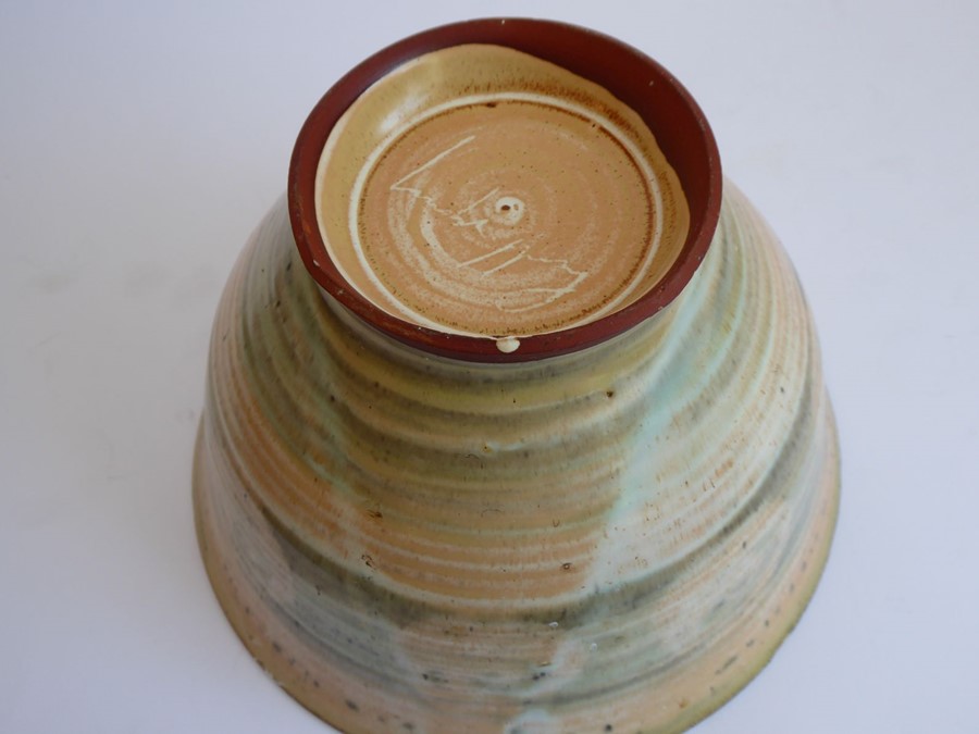 An interesting Studio pottery bowl; the slightly flaring lip above a horizontal reeded body - Image 5 of 6