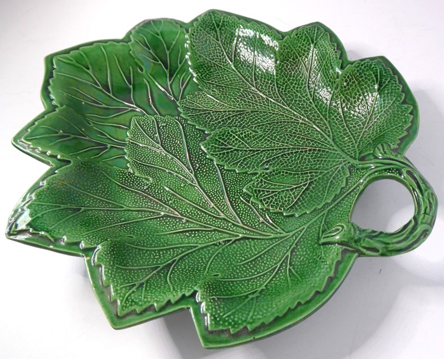 A set of four finely moulded green leaf ceramic dishes, together with one other similar example with - Image 2 of 7