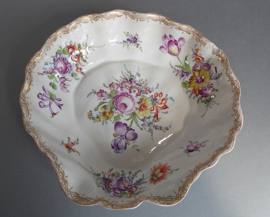 A selection of ceramics to include a shell-shaped bowl hand-decorated with floral sprays, Dresden - Image 24 of 33