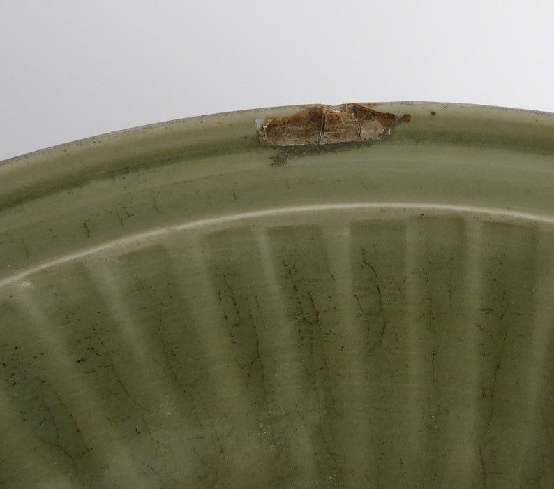 A large early 17th century Chinese Longquan bowl with celadon glaze; the moulded lip above a - Image 5 of 5