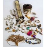 A small collection of 19th and 20th century costume jewellery including a blue and colourless