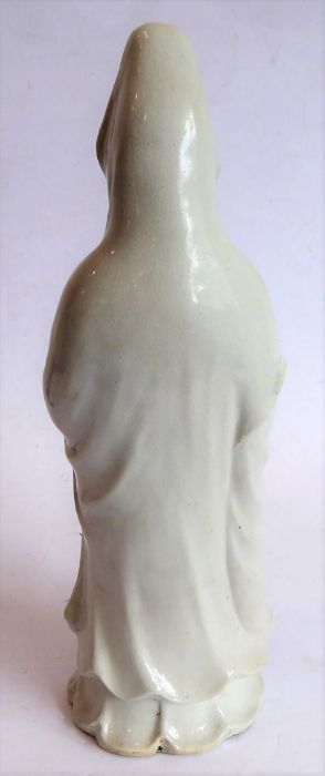 A finely modelled Japanese blanc-de-chine ceramic model of the Japanese goddess, Kannonsama. She - Image 4 of 7