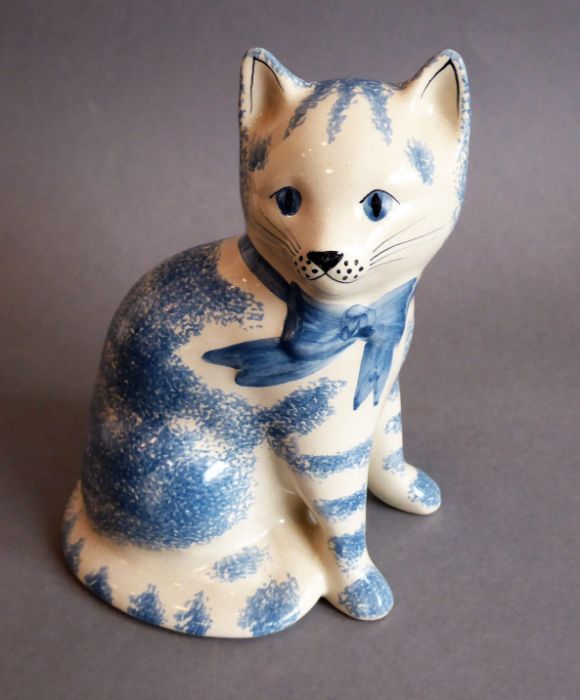 Sixteen ceramic cat models to include three blue-and-white Rye Pottery examples, one by Beswick and - Image 16 of 17