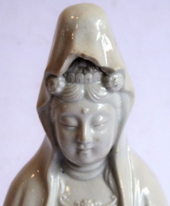 A finely modelled Japanese blanc-de-chine ceramic model of the Japanese goddess, Kannonsama. She - Image 6 of 7