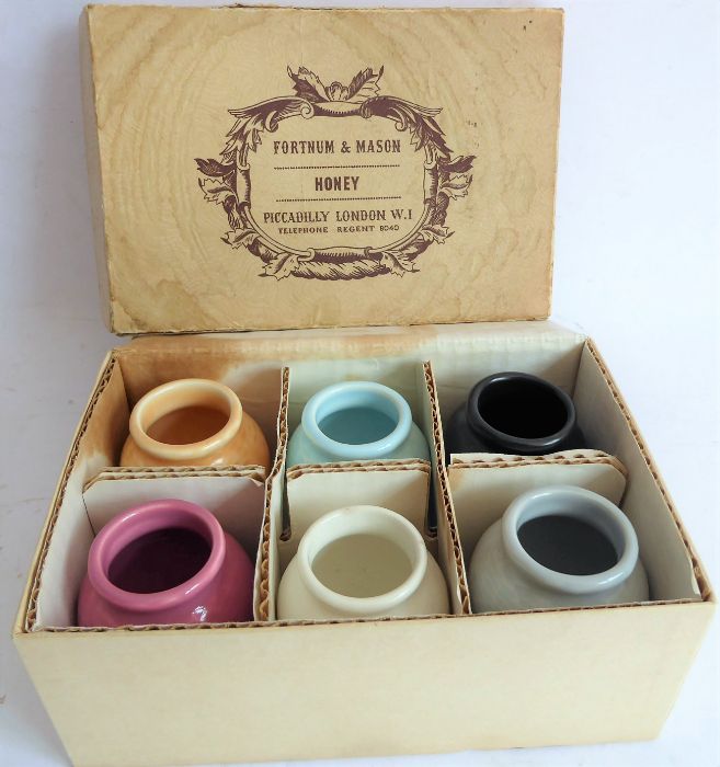 A selection of Fortnum & Mason miniature ceramic honey jars (boxed and loose) - Image 6 of 10