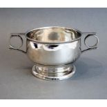 A hallmarked silver two-handled porringer, early 20th century, Birmingham assay marks (16cm diameter