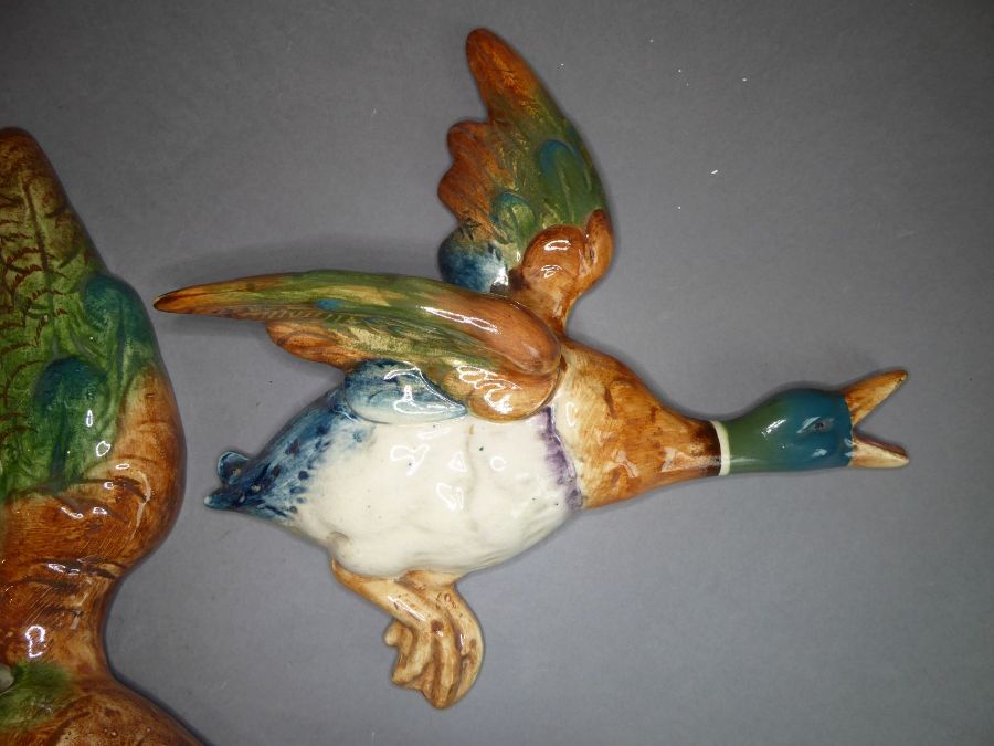 A set of three hand-decorated pottery wall-hanging flying ducks (the largest 35cm) - Image 3 of 5