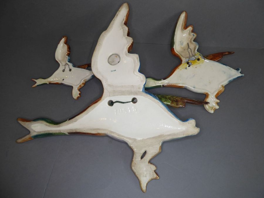 A set of three hand-decorated pottery wall-hanging flying ducks (the largest 35cm) - Image 5 of 5