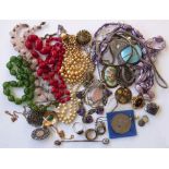 A small collection of assorted jewellery and costume jewellery including a 9-carat yellow gold