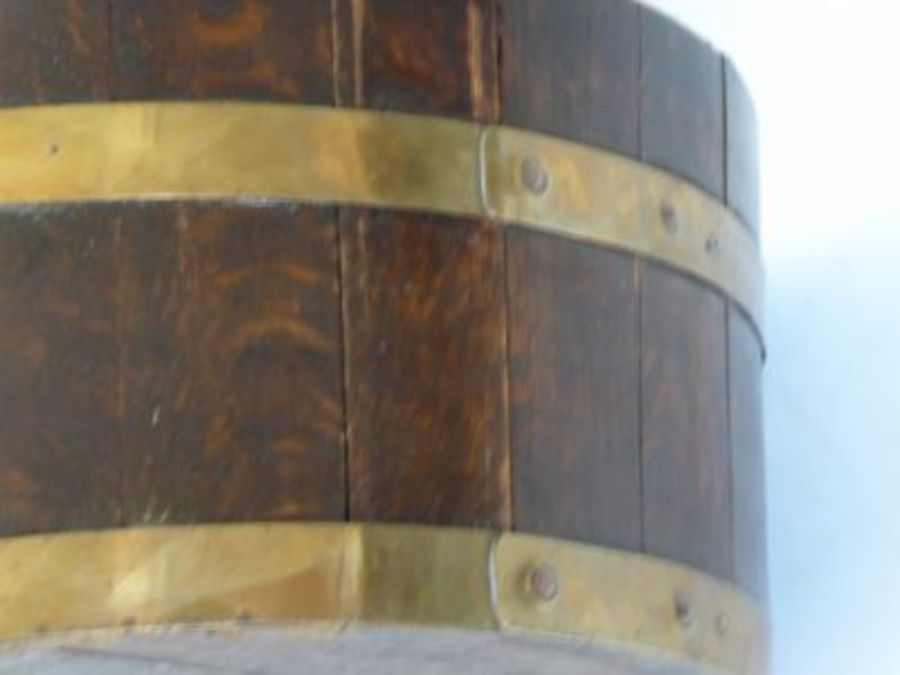 A large and heavy 19th century country house-style oval lead lined oak and brass coopered, wine - Image 8 of 8