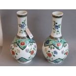 A good pair of Kangxi-style Chinese porcelain bottle vases (19th century); hand-decorated in famille