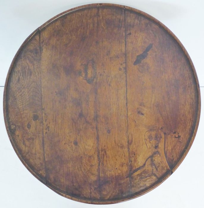 A late 18th / early 19th century circular oak-topped drinking-table; the slightly dished top above a - Image 2 of 6