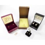 Five pieces of 9-carat gold jewellery: two pairs of gem-set stud earrings (both boxed) a pair of 9-