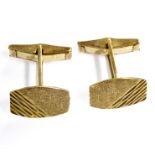 A pair of 9-carat gold cufflinks of barrel form and with textured surface (total weight approx. 6.