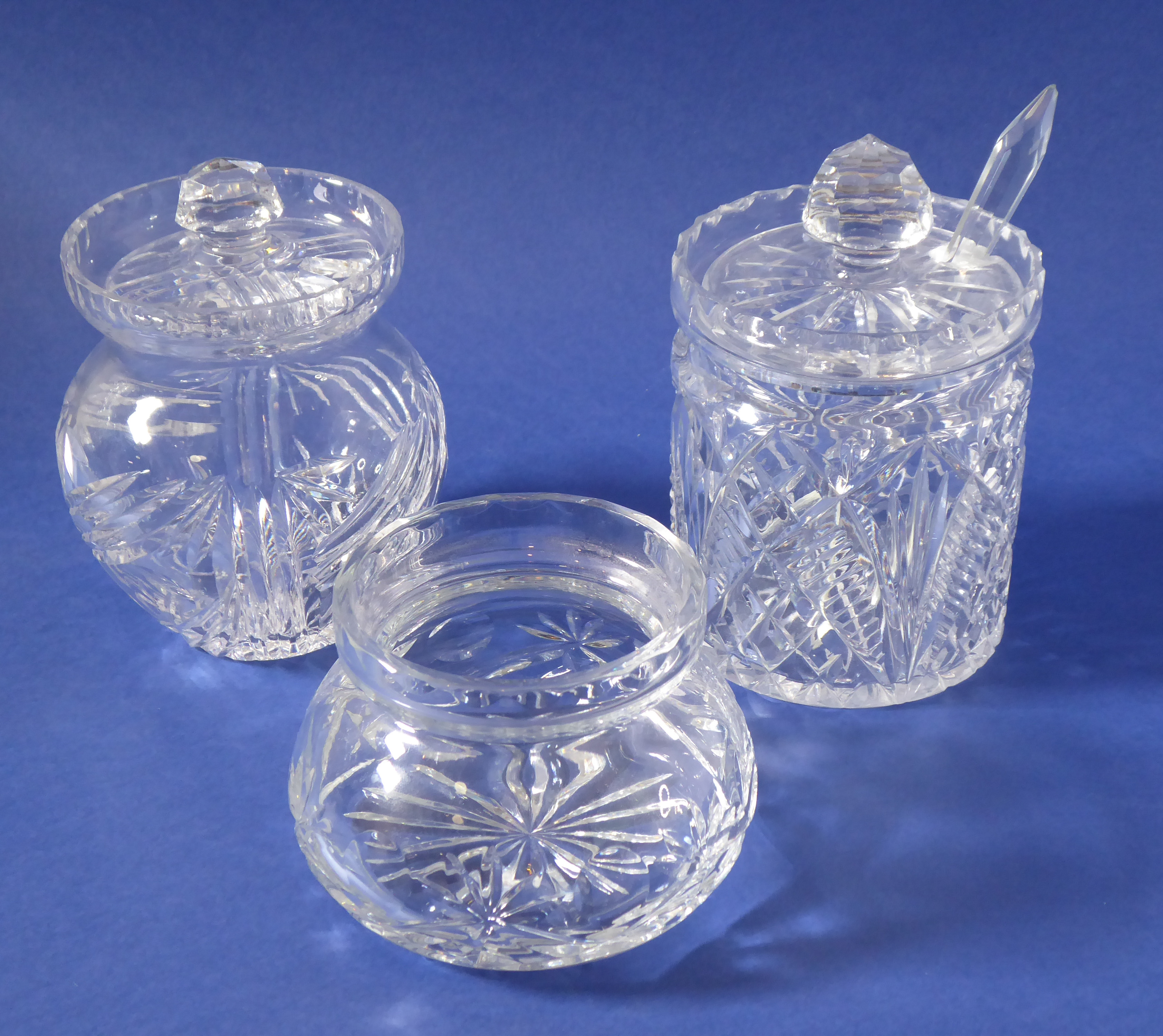 A good selection of glassware to include a heavy cut-glass bowl, a Dartington crystal decanter, - Image 5 of 6