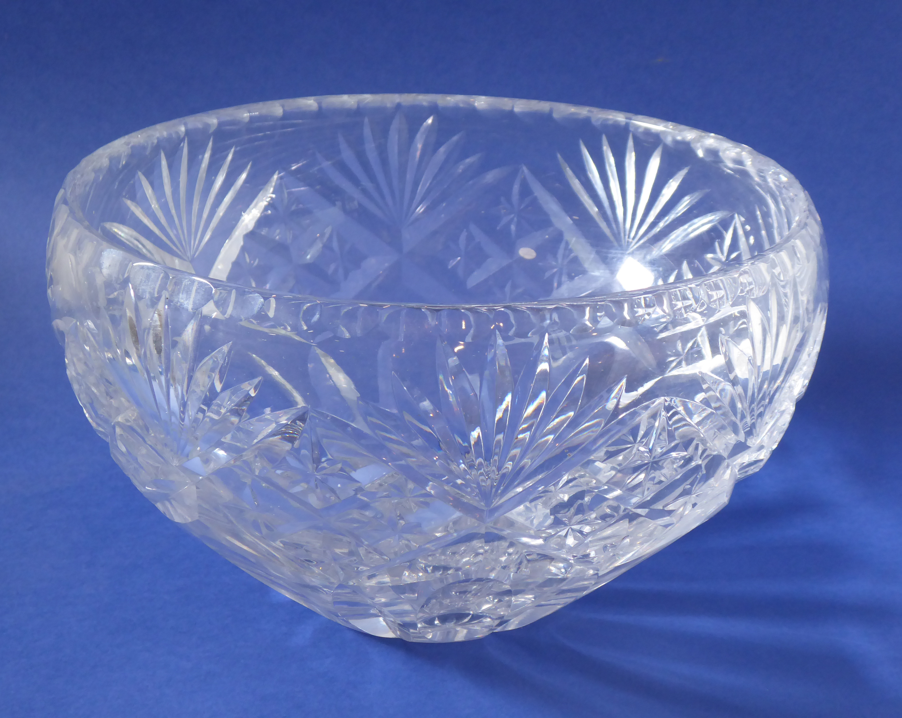 A good selection of glassware to include a heavy cut-glass bowl, a Dartington crystal decanter, - Image 3 of 6