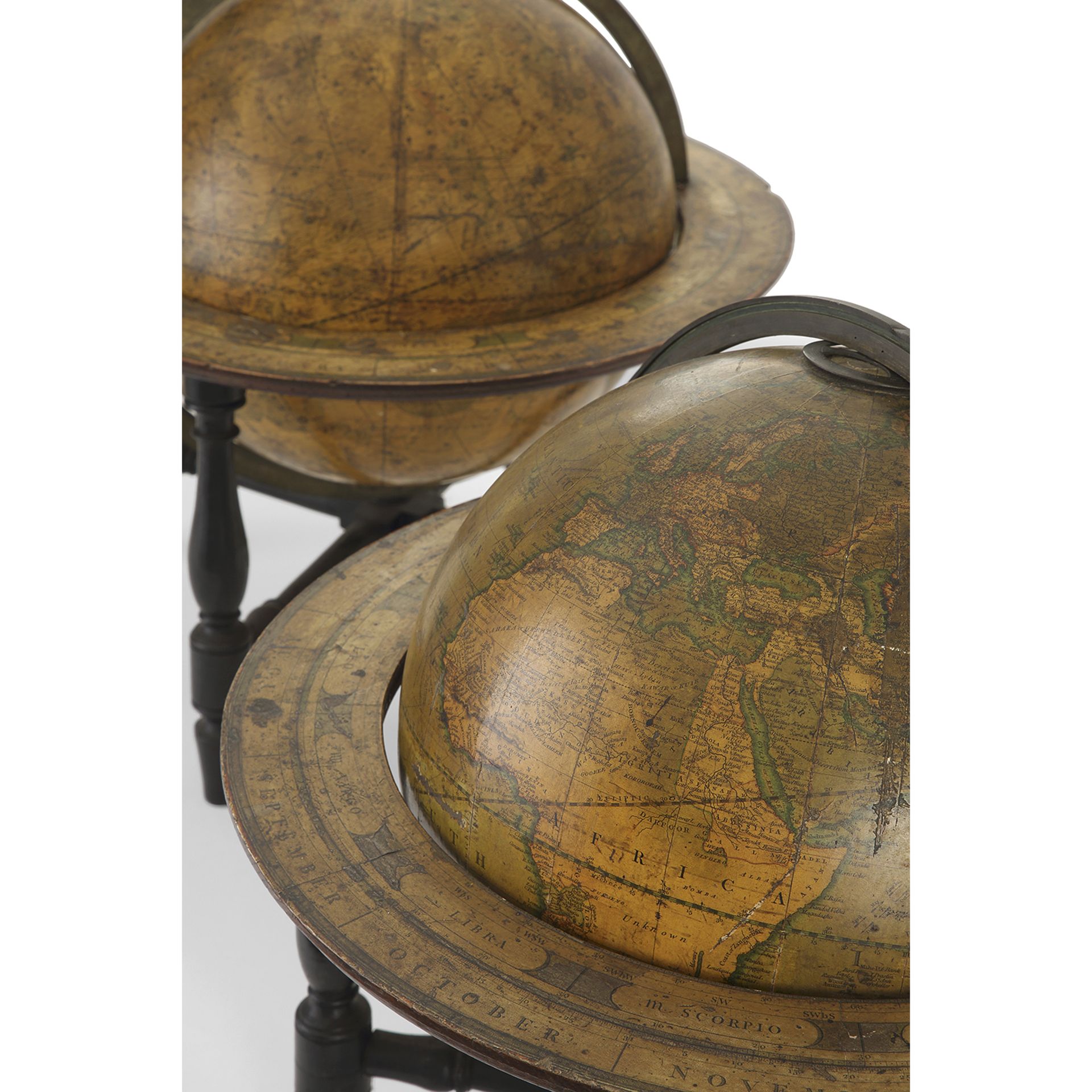 UN GLOBE CÉLESTE ET UN GLOBE TERRESTRE DE TABLE - Bild 2 aus 2