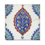 CARREAU D'IZNIK À LA MANDORLE FLEURONNÉE de forme quadrangulaire en céramique siliceuse à décor