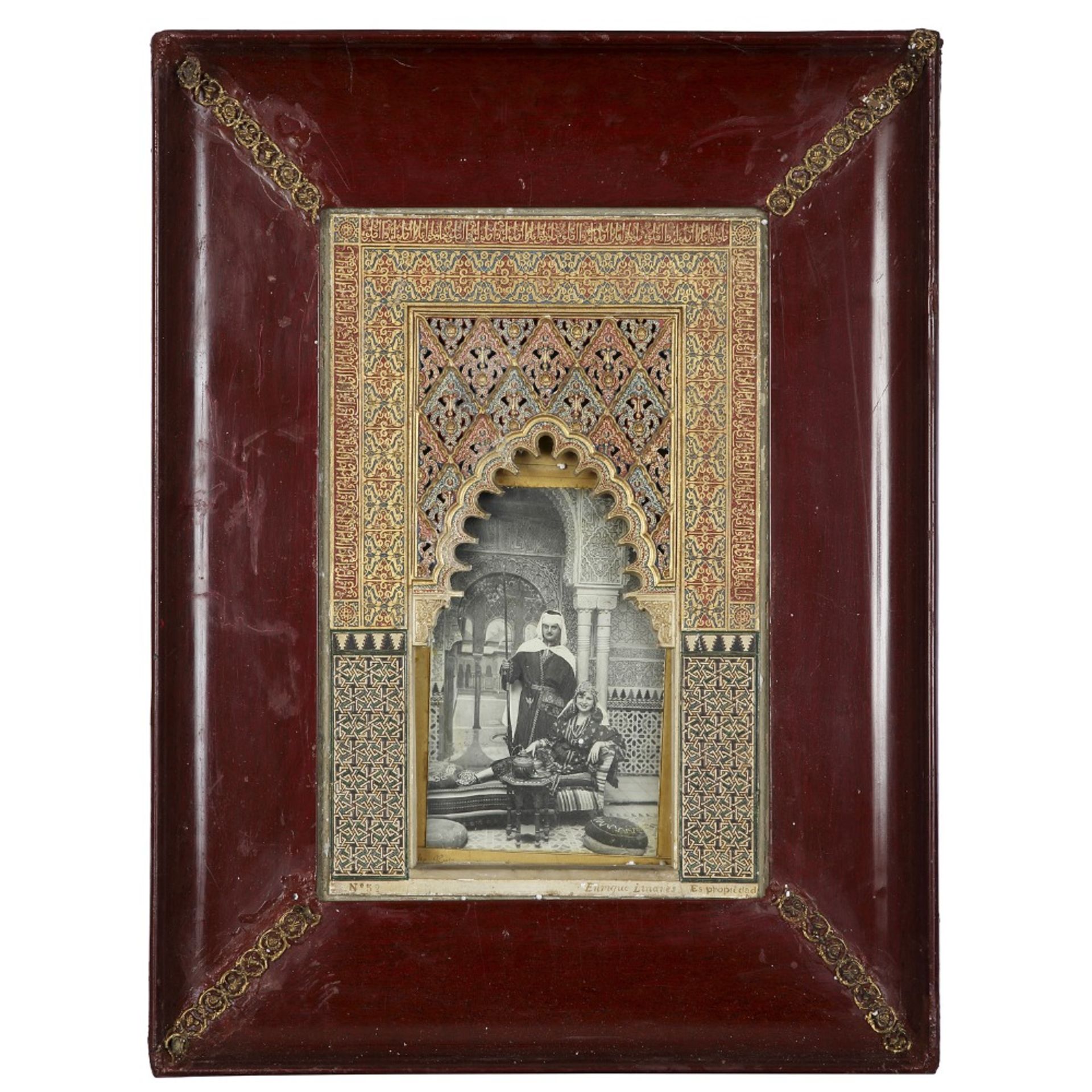 MAQUETTE DE FAÇADE DE L'ALHAMBRA en stuc sculpté, ciselé et peint en polychromie et doré d’une