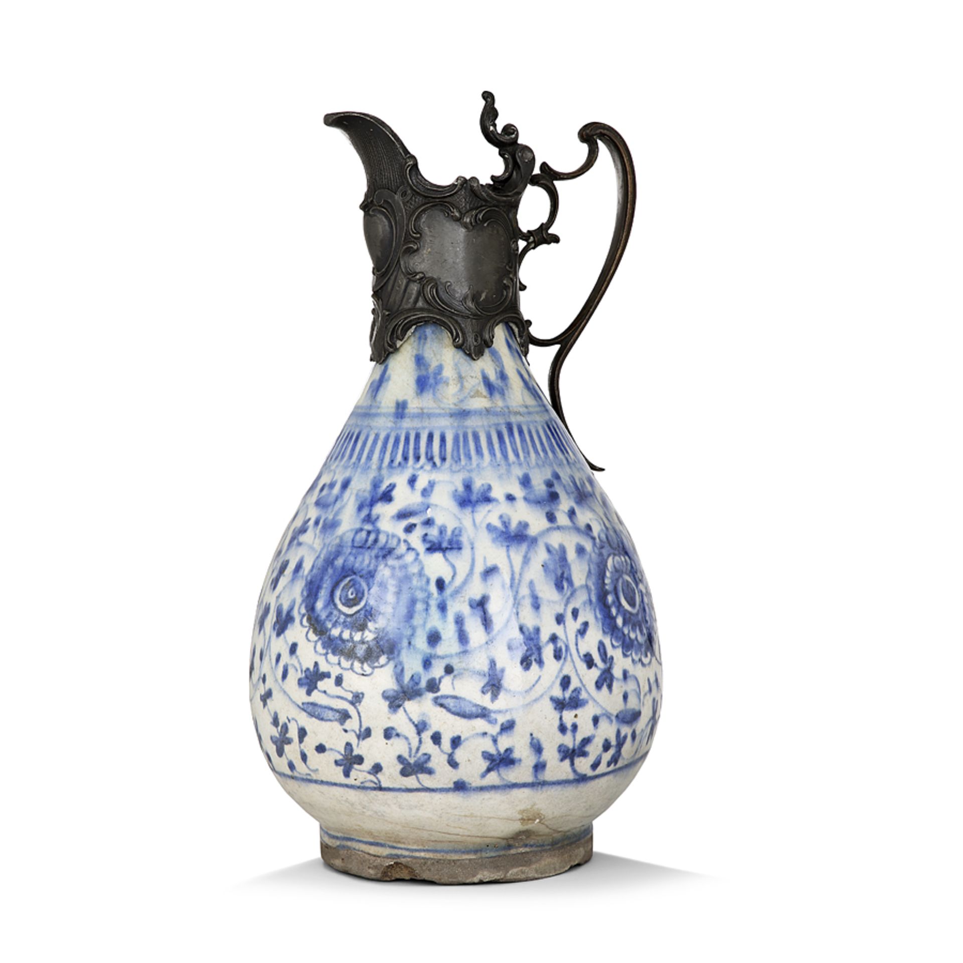 IMPORTANTE BOUTEILLE IRANIENNE en céramique siliceuse à panse piriforme à décor fusant peint en bleu