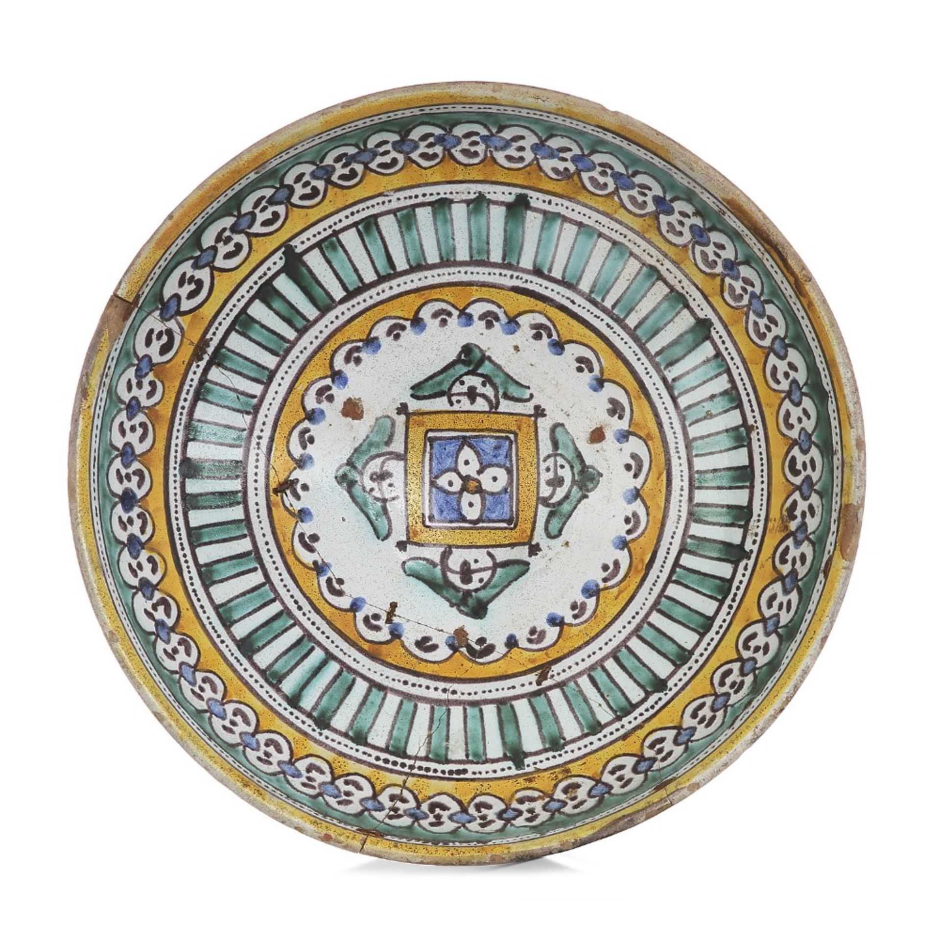 BELLE "MOKHFIA" en faïence à décor polychrome d'un motif carré à la fleurette, au centre d'un