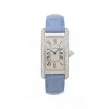 CARTIER TANK AMERICAINE. REF. 1713., Montre bracelet de dame en or gris 18k et diamants sur cuir.