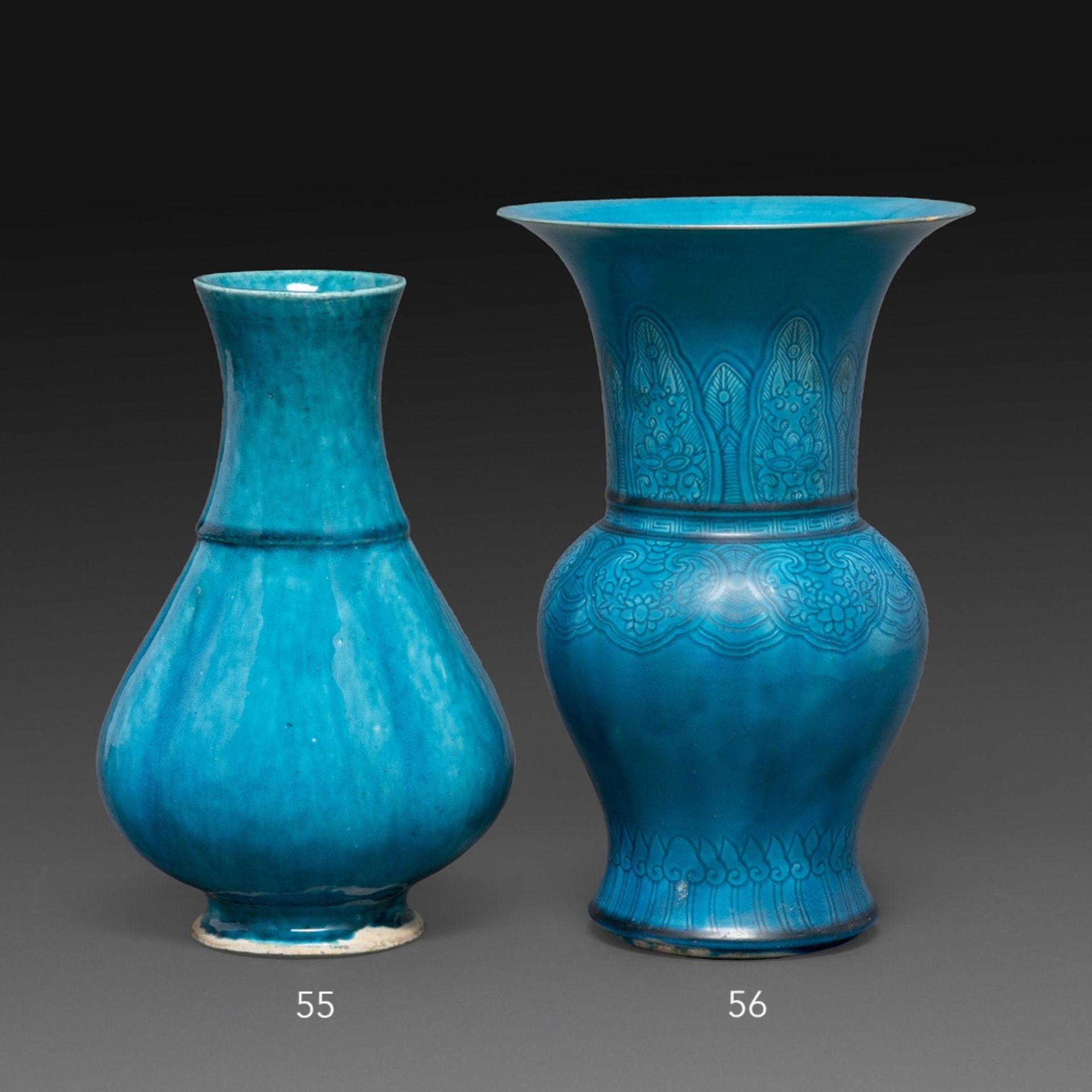 VASE YENYEN en grès émaillé bleu turquoise, la panse ovoïde et col largement évasé à l’ouverture,