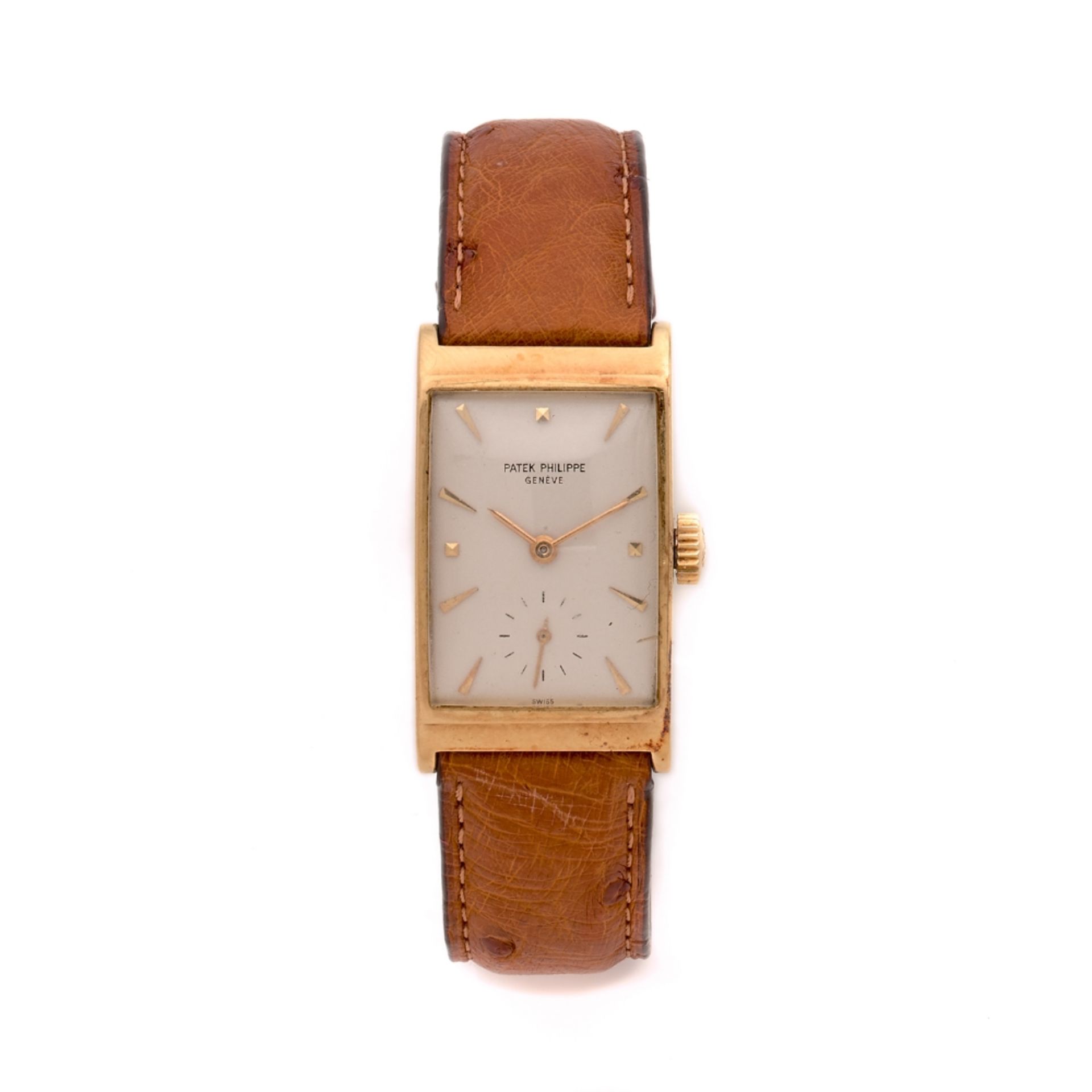 PATEK PHILIPPE ANNEES 40 Montre bracelet en or jaune sur cuir. BOITIER : rectangulaire. Couronne