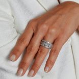 DRAYSON ANNÉES 1930 BAGUE LIEN PAVEE DE DIAMANTS Le large anneau à décor de lien pavé de diamants