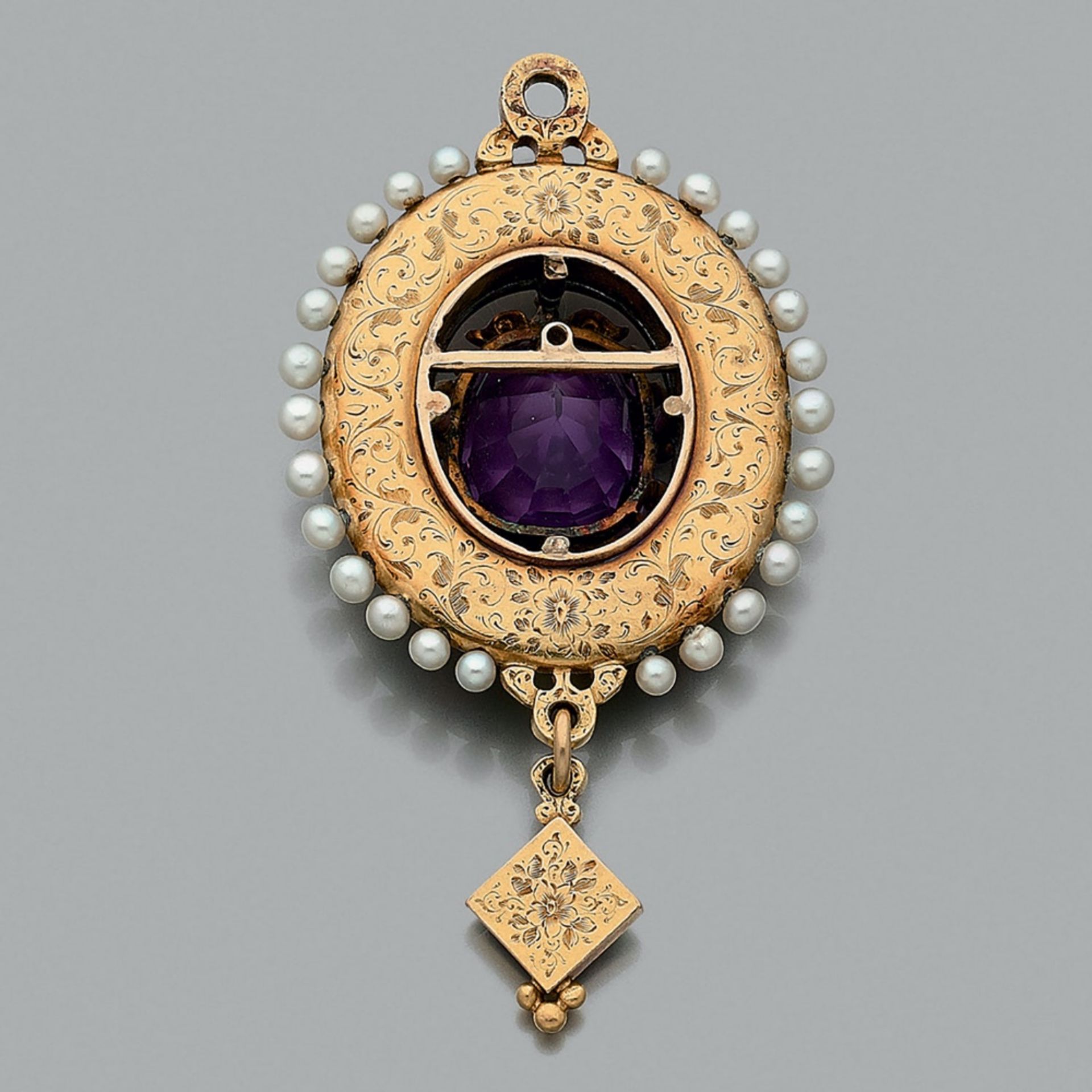 ANNÉES 1865 - STYLE NÉO-RENAISSANCE MAGNIFIQUE PENDENTIF "HOLBEINESQUE" Il est de forme ovale - Bild 2 aus 2