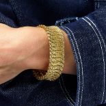 GEORGES LENFANT - ANNEES 1960 BRACELET TRESSE OR Le bracelet ruban est formé d'une vannerie en