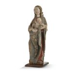 VIERGE À L'ENFANT, ÉCOLE HISPANO-FLAMANDE, MILIEU DU XVIe SIÈCLE Bois polychrome et or (Usures,