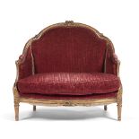 MARQUISE, STYLE TRANSITION, ÉPOQUE NAPOLÉON III de forme mouvementée, en bois doré, mouluré et