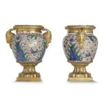 PAIRE DE VASES, CHINE, ÉPOQUE KANGXI (1662-1723), XVIIe SIÈCLE, MONTURE D'ÉPOQUE LOUIS XVI en