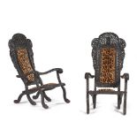 PAIRE DE FAUTEUILS PLIANTS, INDO-PORTUGAIS, INDE VERS 1900 en bois exotique mouluré et sculpté d'