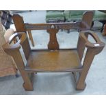 20TH CENTURY OAK HALL SEAT 86CM WIDE Condition Report: Overall good condition.
