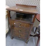 WALNUT BEDSIDE CHEST WITH 3 DRAWERS & QUEEN ANNE SUPPORTS 72CM TALL Condition Report: