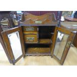 EARLY 20TH CENTURY OAK TABLE TOP CABINET WITH 2 GLAZED DOOR & FITTED INTERIOR 45 CM TALL