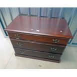 MAHOGANY EFFECT CHEST OF 3 DRAWERS