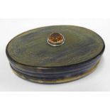 SCOTTISH OVAL HORN SNUFF BOX, THE LID INSET WITH FACETED CITRINE - 9.