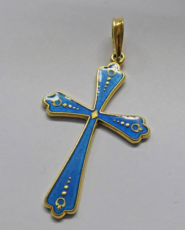 18CT GOLD BLUE ENAMELLED CROSS - 3.5CM Condition Report: Weight: 4.2g.